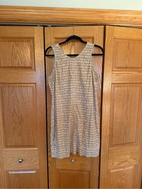 Tommy Bahama Beige and White Geometric Sleeveless Shift Dress